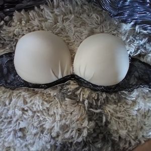 2 bras Victoria secret  bundle